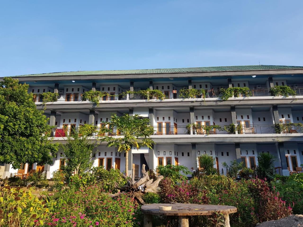 Hotel Kasuwari Labuan Bajo Exterior photo