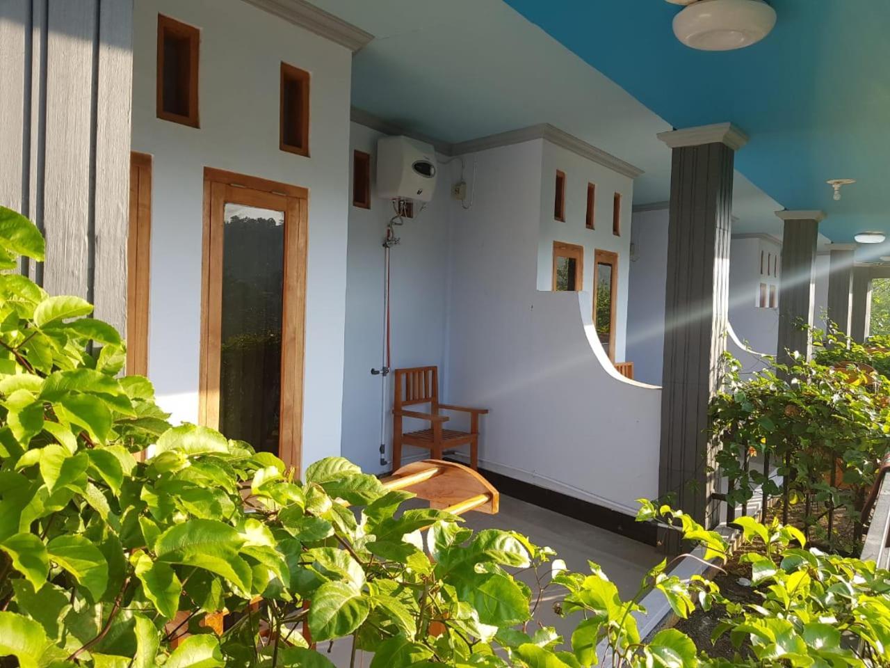 Hotel Kasuwari Labuan Bajo Exterior photo