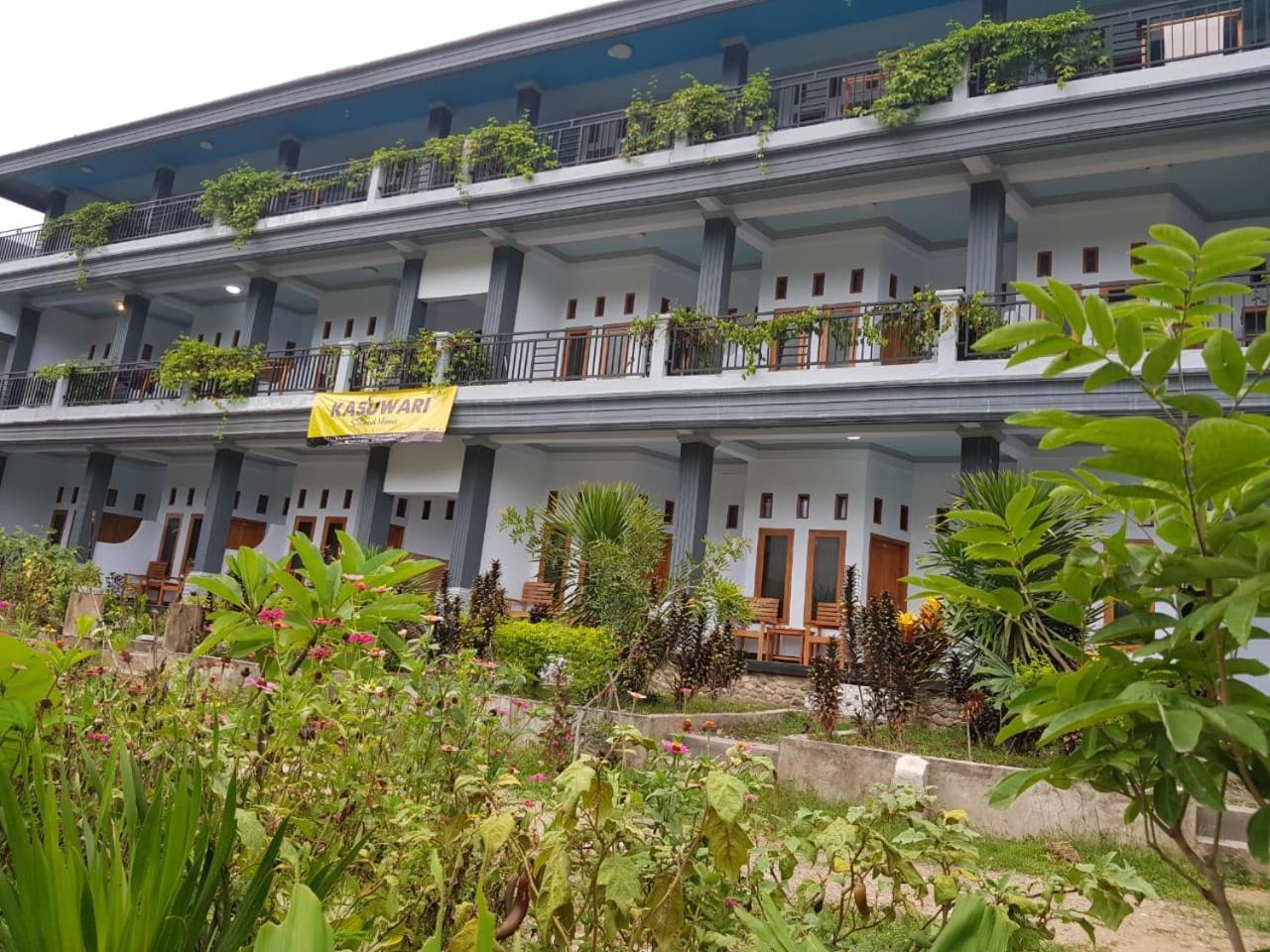 Hotel Kasuwari Labuan Bajo Exterior photo
