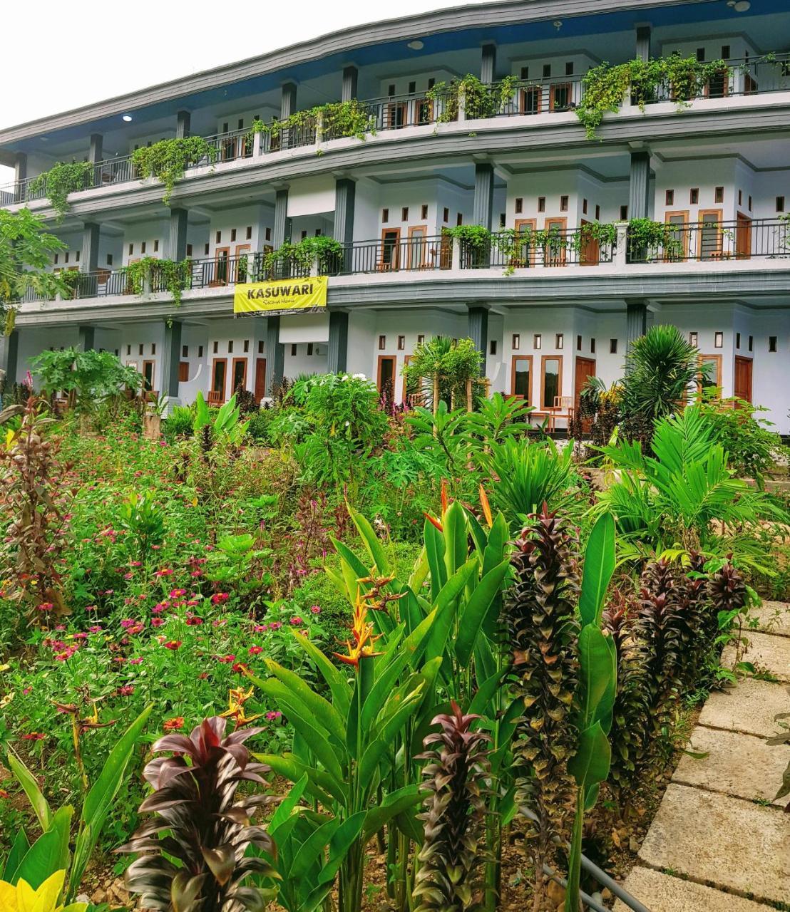 Hotel Kasuwari Labuan Bajo Exterior photo